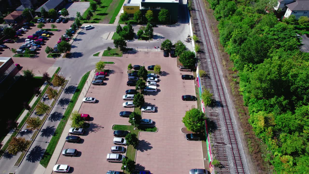 서부 시카고의 양육시설 건물을 드러내는 가족 전체, 십대 부모, 저소득 가정에 대한 지원 서비스