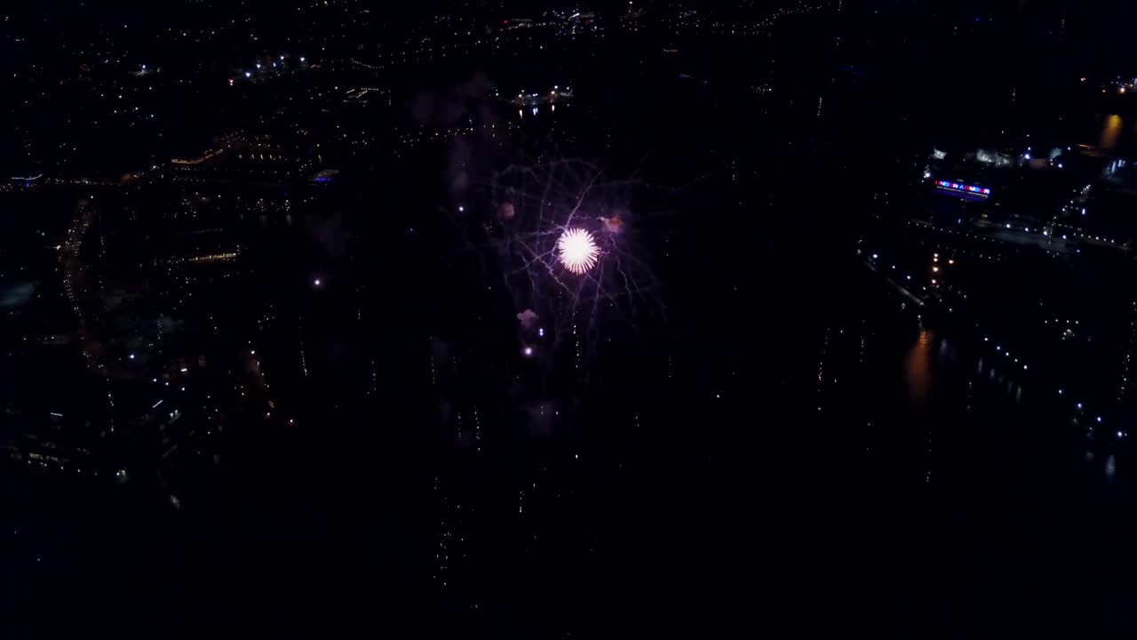 imágenes de drones de fuegos artificiales del 4 de julio puerto interior de baltimore