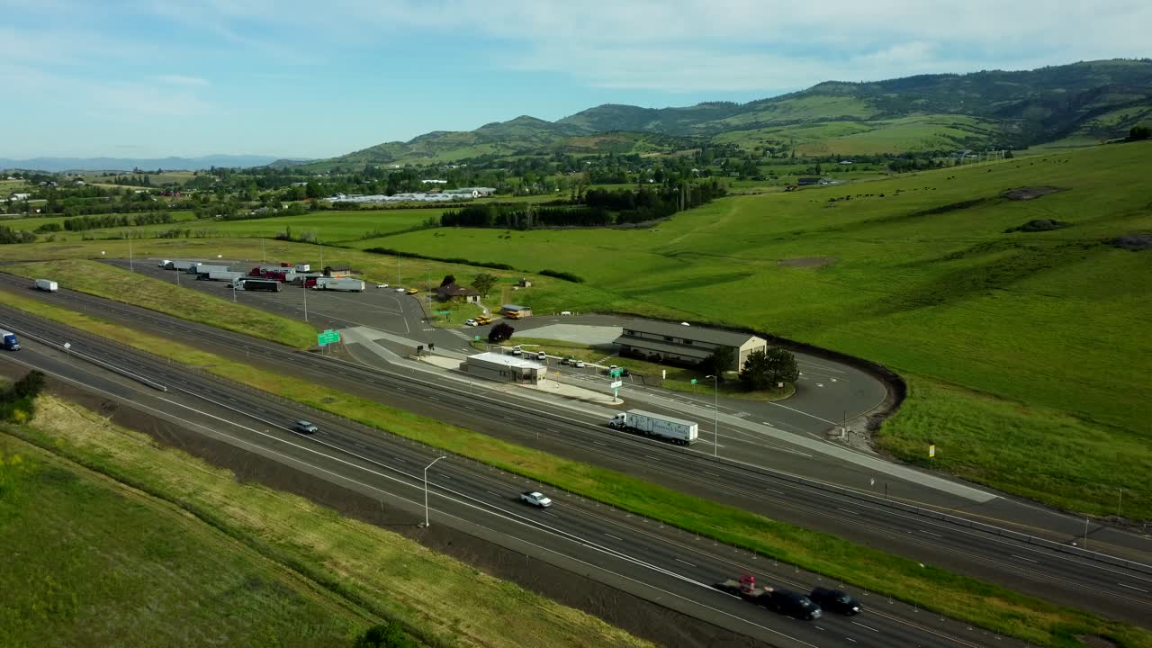 USA, OR, Ashland, I-5 ODOT POE, 2024-05-14 - ODOT (Oregon Department of Transportation) weigh station on I-5 Northbound. Camera is stationary.