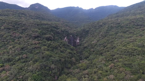 4k-Cascada-De-Forqueta,-Brasil