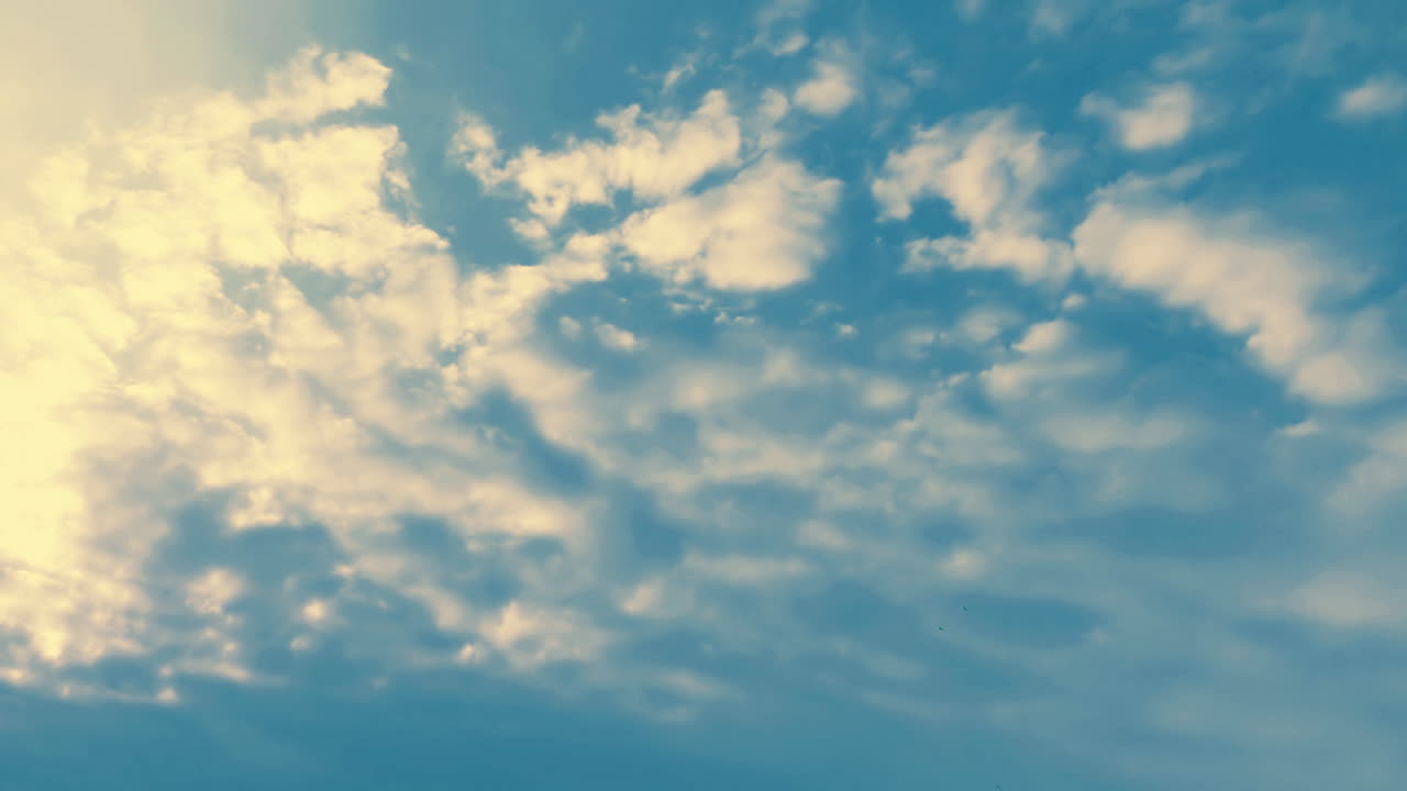 Nuvole nel cielo. Time lapse