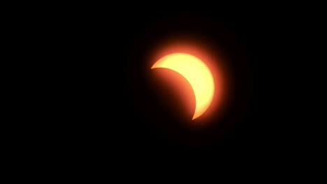 Zoom-Auf-Die-Sonnensichel-Während-Einer-Sonnenfinsternis