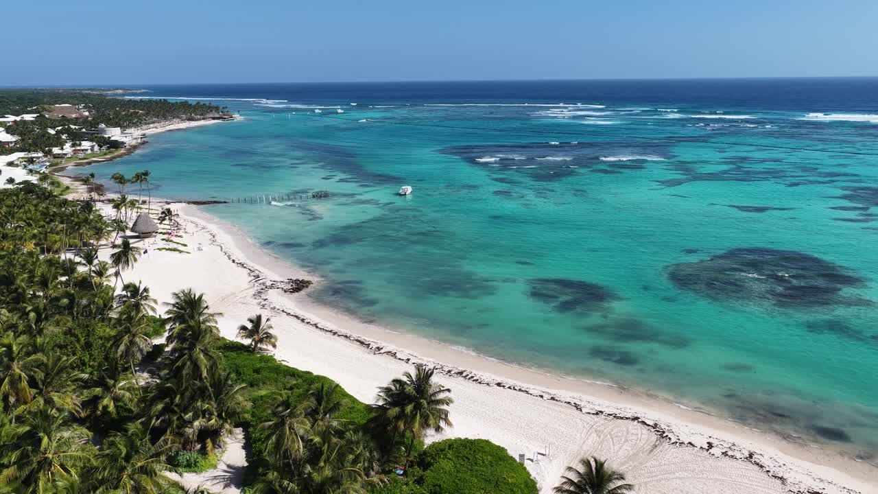 Playa Blanca Beach a Punta Cana, La Altagracia, Repubblica Dominicana. Paesaggio sulla spiaggia. Quartiere del centro. Meta di viaggio. Playa Blanca Beach a Punta Cana, La Altagracia, Repubblica Dominicana