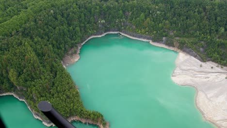 High-resolution-video-from-the-Kalkwerk-Flandersbach-lake,-taken-from-a-helicopter