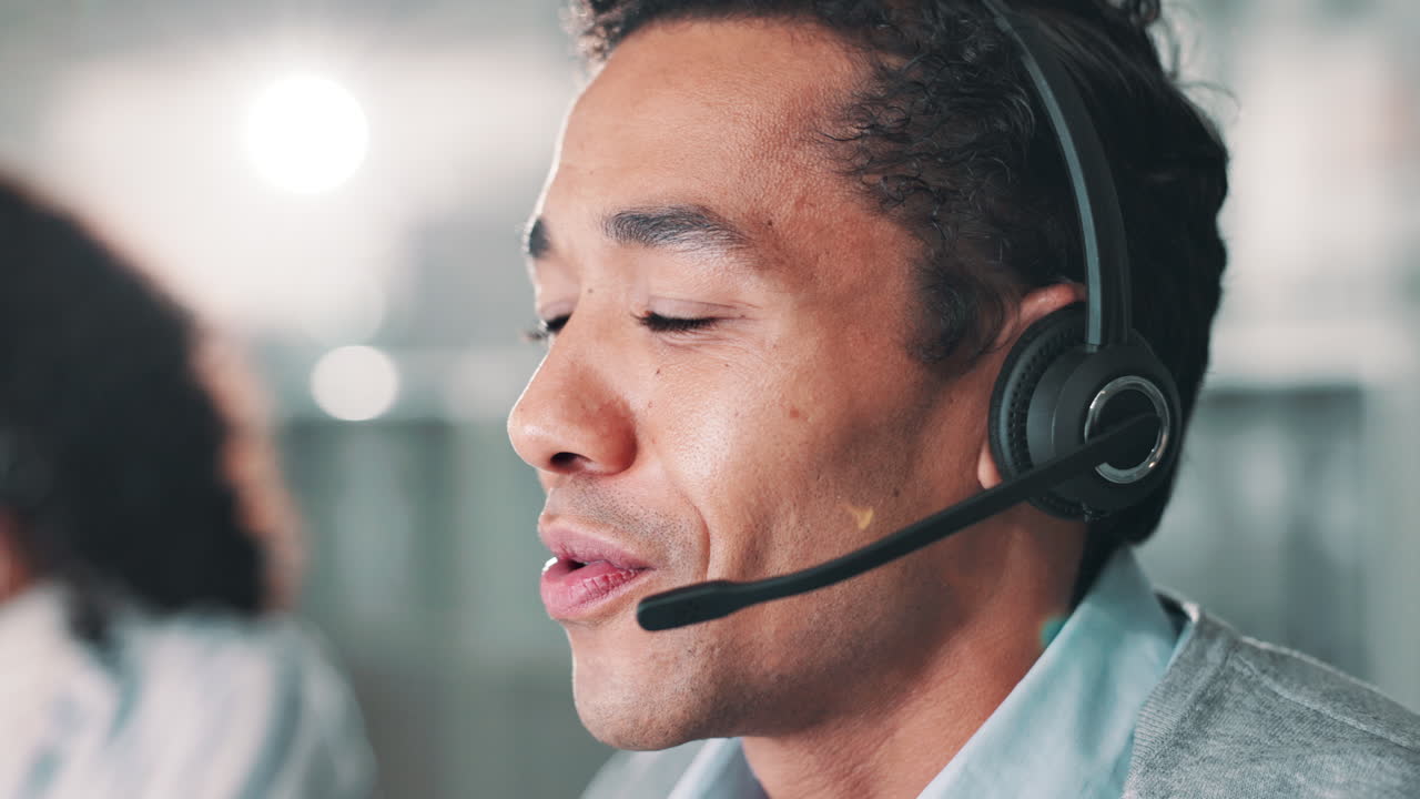 Kundeservicerepresentant med headset