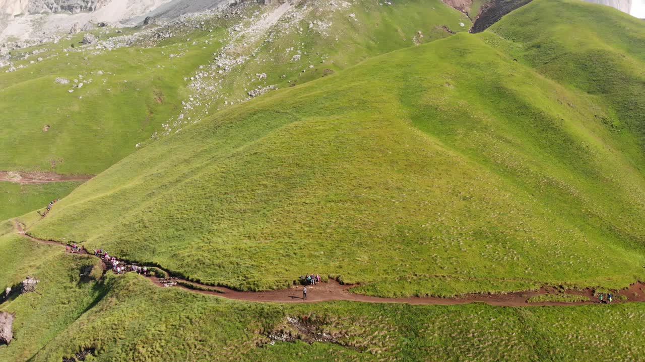 스태빌라이저에서 dji mavic air와 yi 4k+로 이탈리아 백운석에서 하이킹