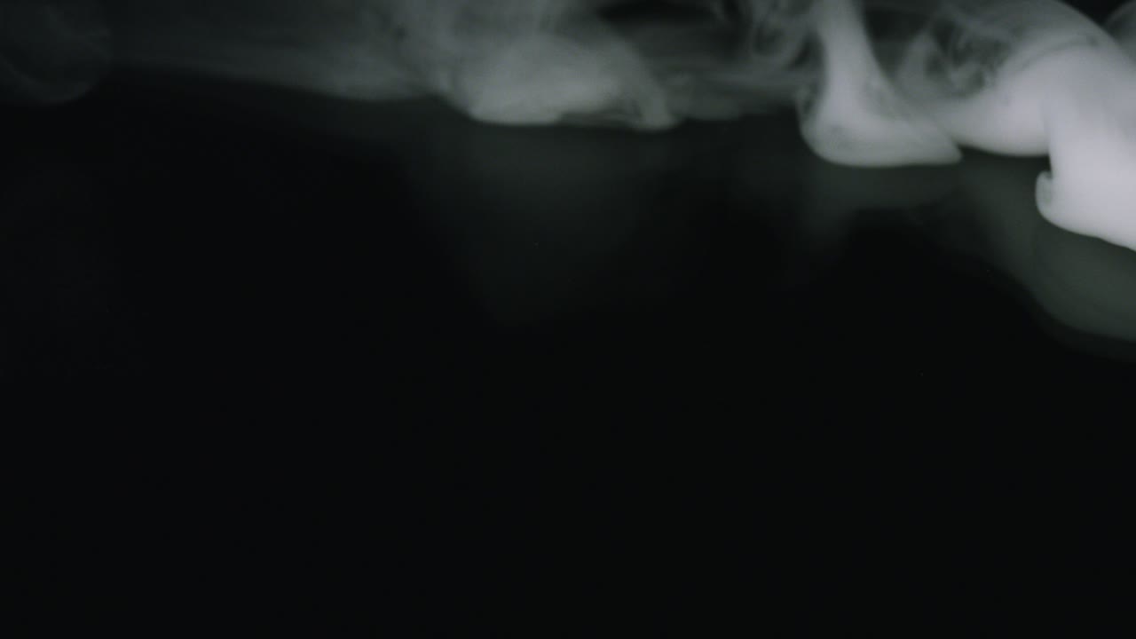Modelli di fumo su sfondo nero