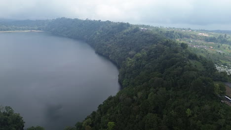 Drohnenvideo-Vom-Buyan-See-Auf-Bali