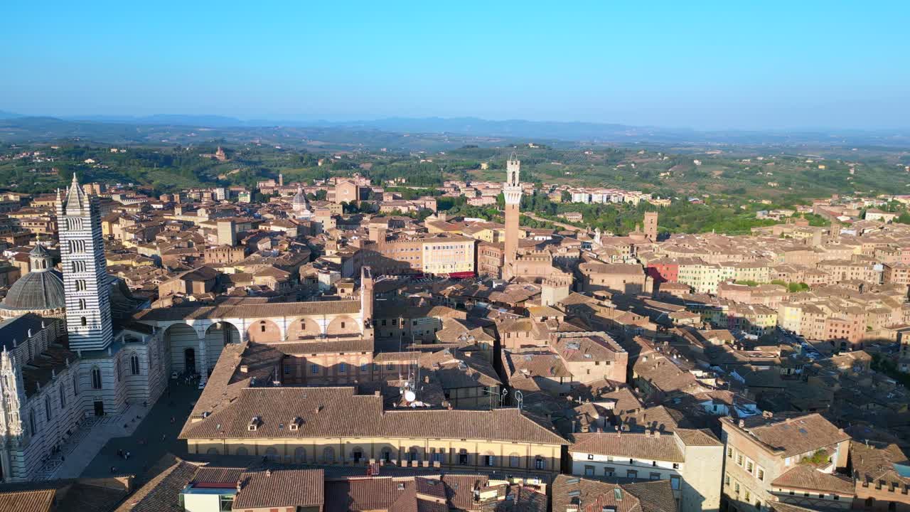 magnífica vista aérea de arriba vuelo ciudad medieval de siena toscana italia