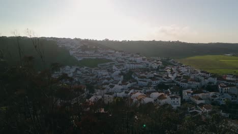 Pueblo-Tradicional-Ubicado-En-Una-Colina-En-Portugal