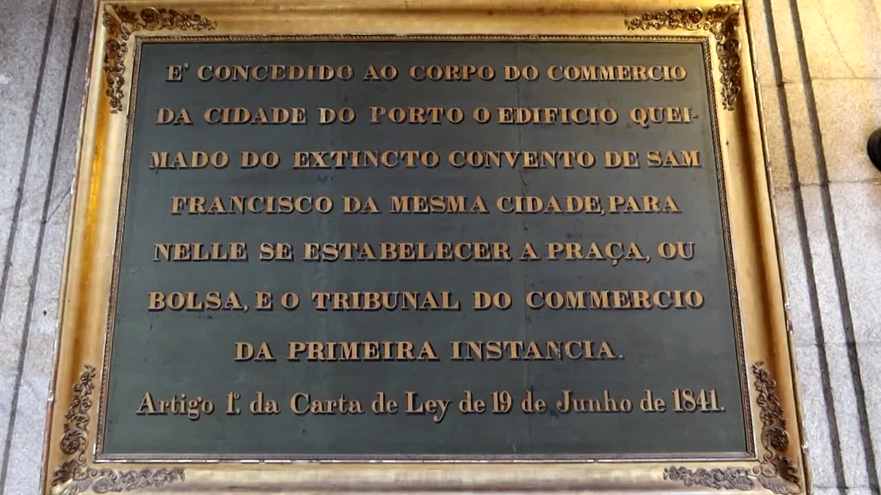 origen y usos del edificio palacio da bolsa, panel informativo en portugués