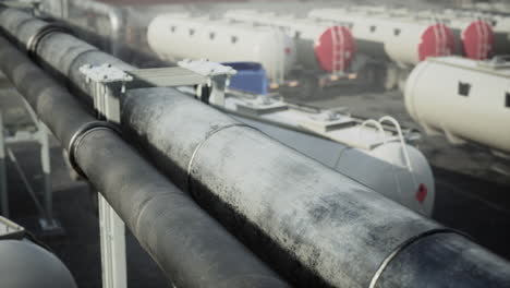 tanque de almacenamiento de combustible y camión a granel