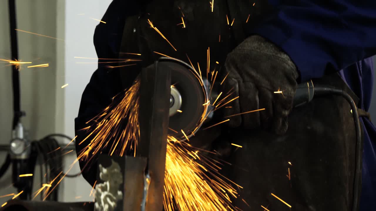 soldador en el taller