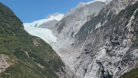 el glaciar franz josef visto desde abajo