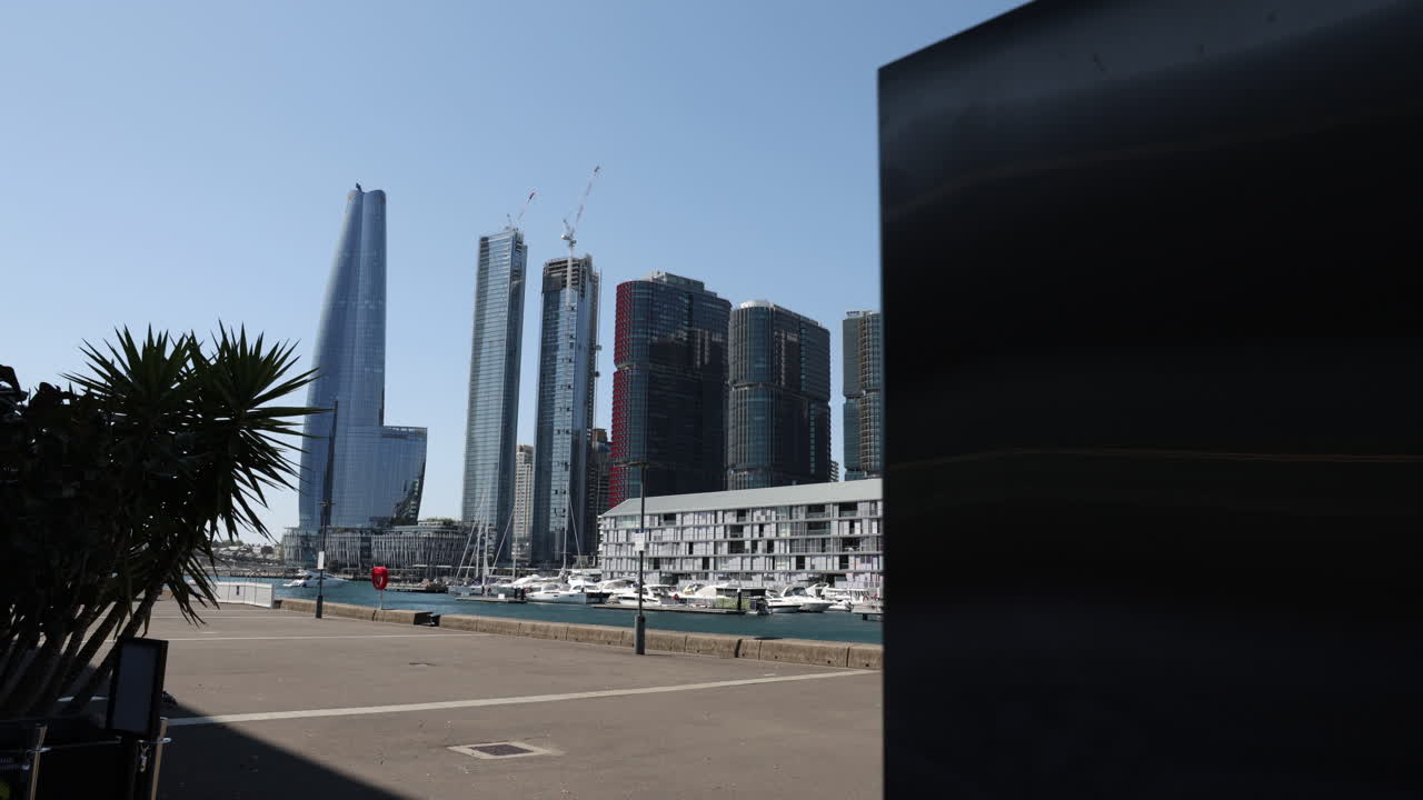 disparo deslizante en un gimbal hacia el muelle en la bahía de jone frente al puerto de sydney