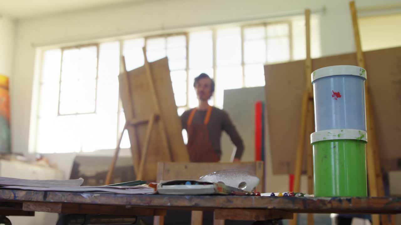 equipo de pintura en la tabla 4k