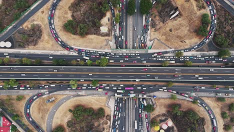 overhead view of a cloverleaf interchange and rapid transit roads in cdmx