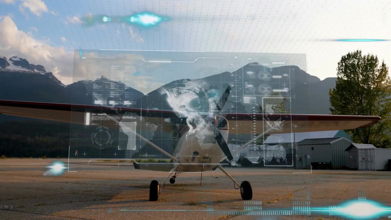 Luce blu tremolante e pannelli traslucidi che scorrono via, rivelando un aereo a elica su un piazzale di montagna.