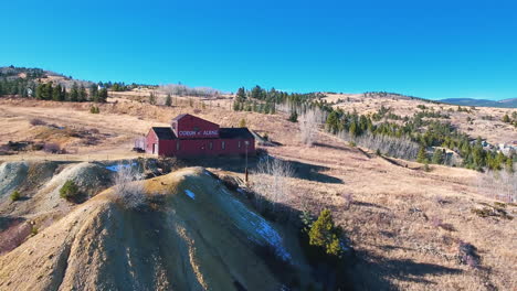 Imágenes-De-Drones-De-Una-Mina-Abandonada-En-La-Ciudad-Central-De-Colorado