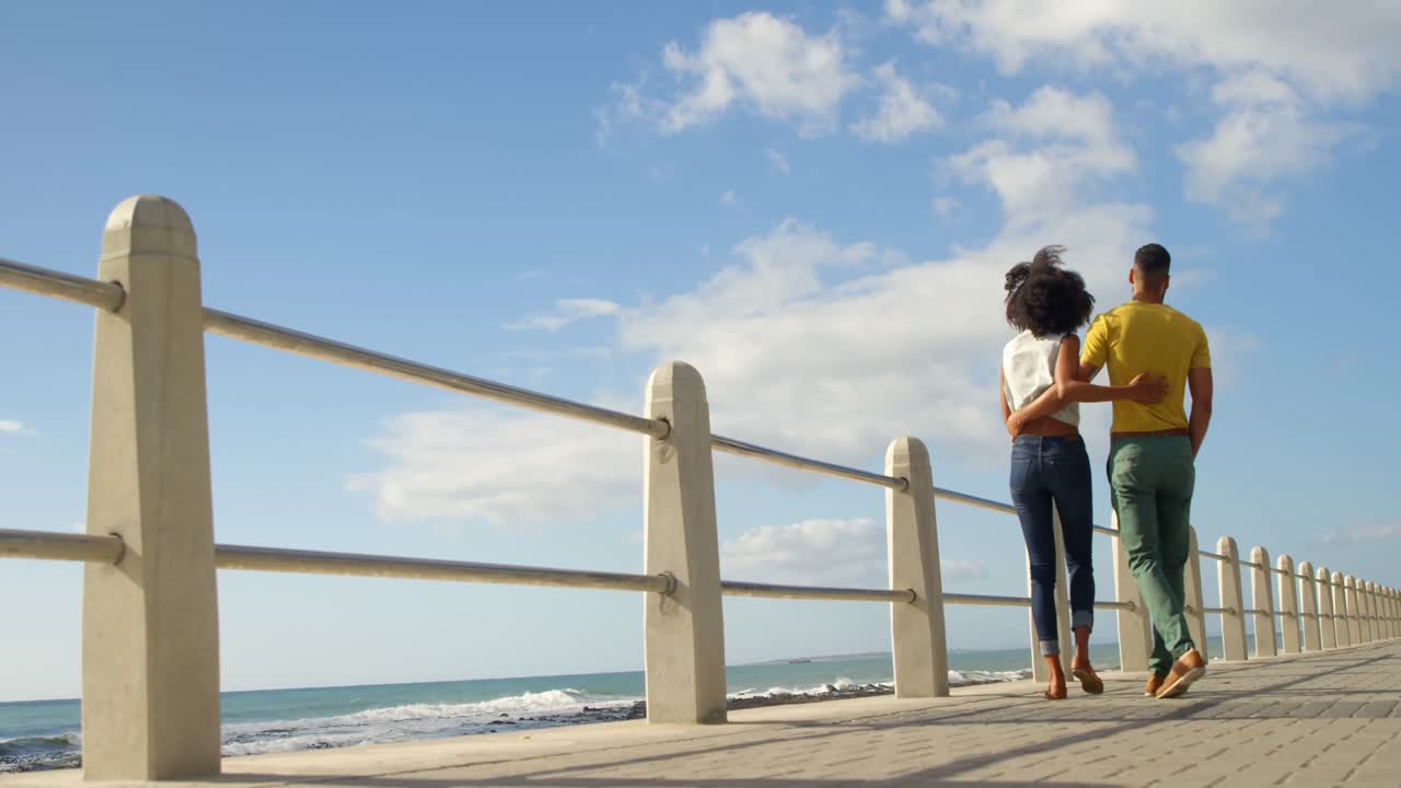 Couple walking together in the beach on a sunny day 4k
