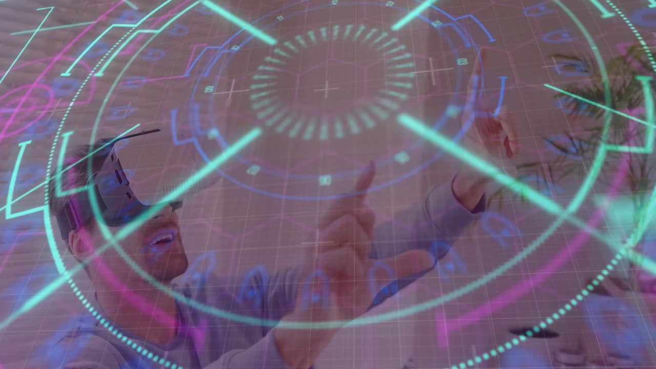 집에서 vr 헤드 ⁇ 을 착용하는 동안 표정하는 백인 남성의 데이터 처리 및 범위 스캐닝