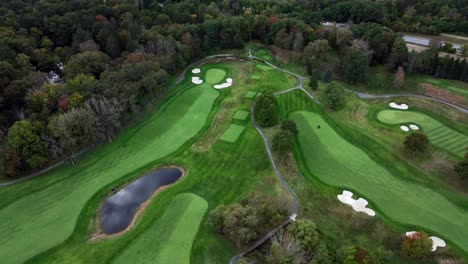 An-aerial-shot-over-a-well-maintained-golf-course-in-Westchester,-NY-on-a-cloudy-day