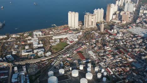 Hafen-Von-Acapulco-Nach-Dem-Sturm