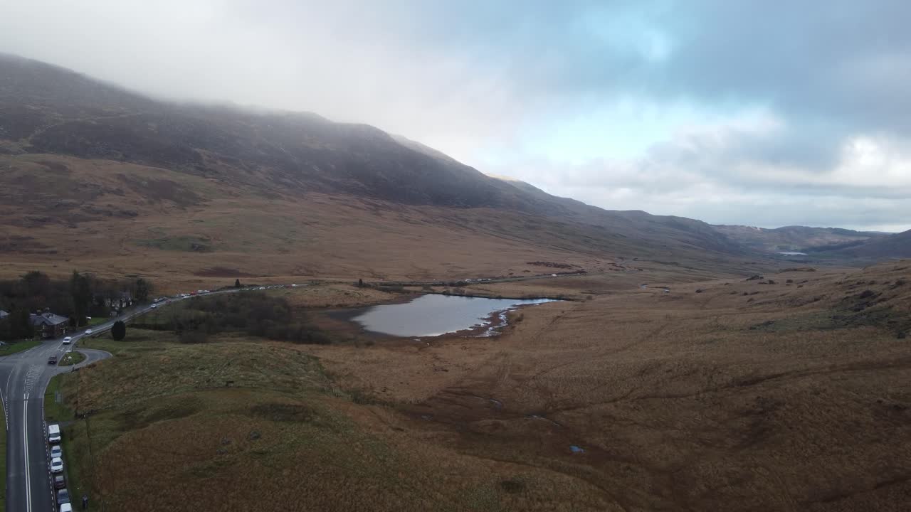 등산객과 자연 애호가 모두에게 세계적으로 유명한 관광 명소인 스노도니아 국립공원