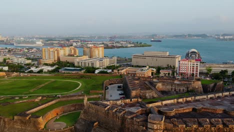 día brumoso en el viejo san juan puerto rico