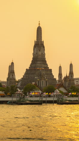 wat arun at sunset