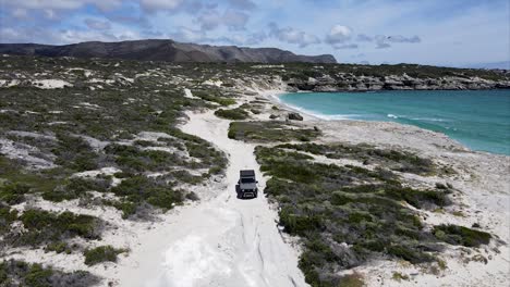 Offroad-Erkundung-Der-Küste-Mit-Einem-4x4