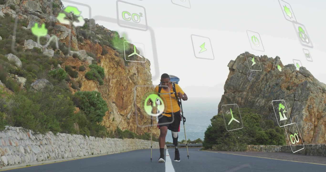 Video verticale: Un uomo si avvicina alla telecamera su una strada, con icone ecologiche sovrapposte alla sua protesi alla gamba per un focus green.