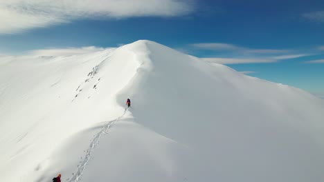 Trekking-to-the-Summit-of-La-Om-Peak-amidst-the-snowy-splendor-of-the-Piatra-Craiului-Mountains-in-winter