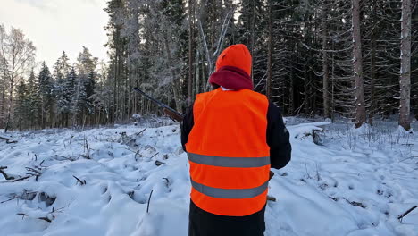 Hunter-hunting-in-a-snowy-forest