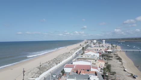 Küstendorf-Auf-Der-Insel-Faro,-Bewohnte-Insel-In-Der-Algarve,-Portugal