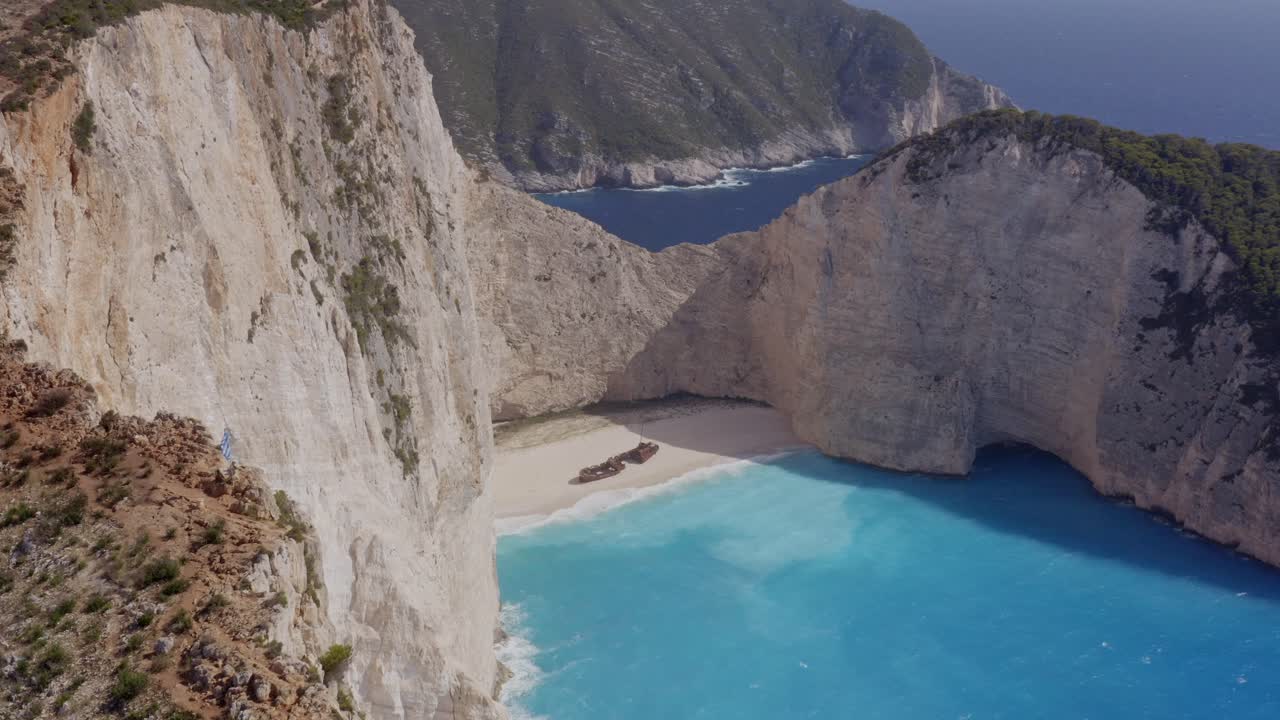 antena - naufragio lento revelado desde el lado en zakynthos, grecia