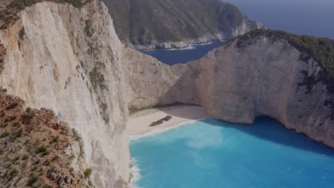 antena - naufragio lento revelado desde el lado en zakynthos, grecia