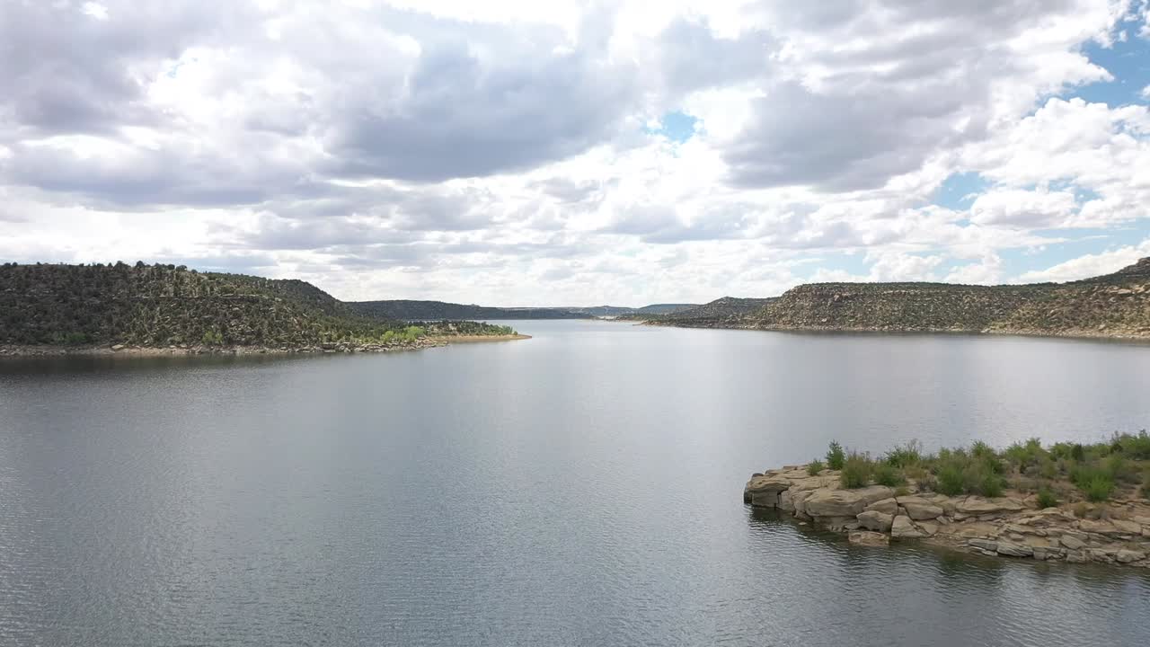 lago en el área suroeste de las cuatro esquinas de nuevo méxico y colorado haciendo un pt de plataforma aérea