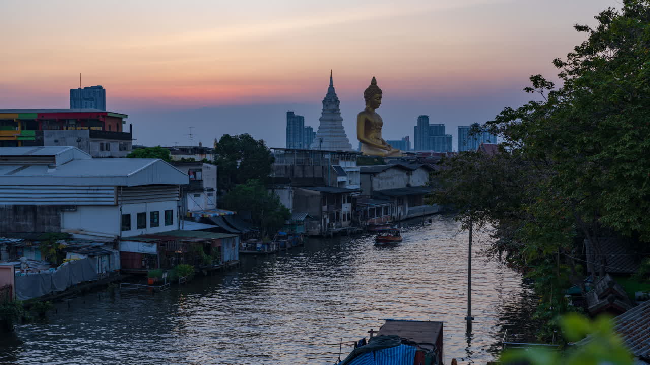 Time-lapse of sunset above the Wat Paknam Bhasicharoen and the river in Bangkok