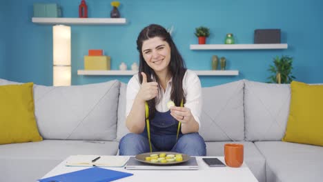 La-Mujer-Que-Hace-Dieta-Toma-Una-Decisión.