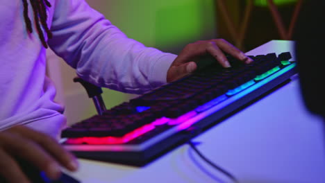 el jugador negro transmitiendo en vivo en twitch
