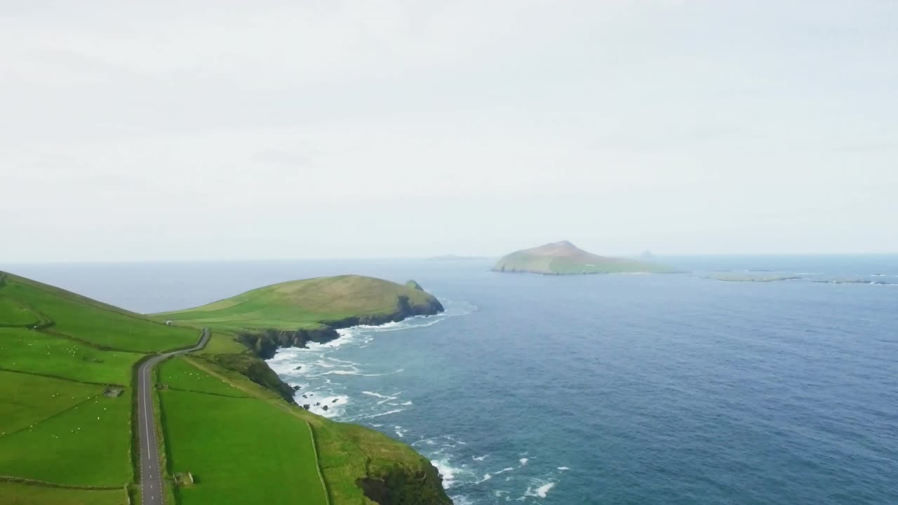 Floating labels appearing after one sec growing clustering over coastal cliffs showing engagement