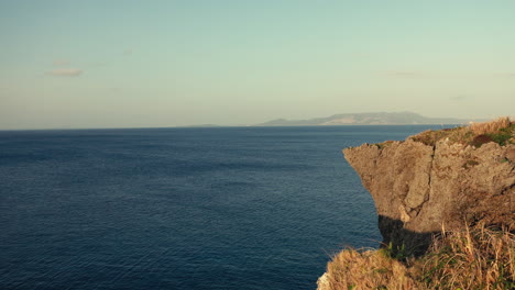 Punto-De-Vista-Desde-El-Cabo-Manzamo,-Okinawa,-Japón