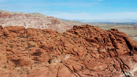 Towering-red-sandstone-formations-at-Red-Rock-Canyon,-Mojave-Desert