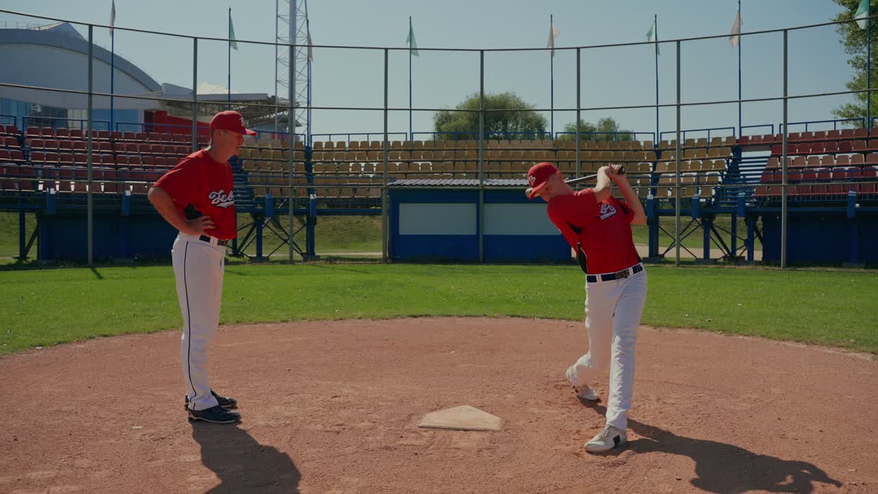 Sessione di allenamento di baseball con un allenatore