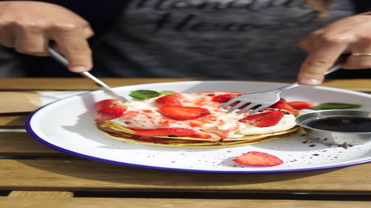 맛있는 딸기 팬케이크