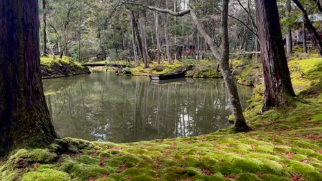 Koke-Dera-Moos-Tempel-Idyllischer-Teich-In-Kyoto,-Japan