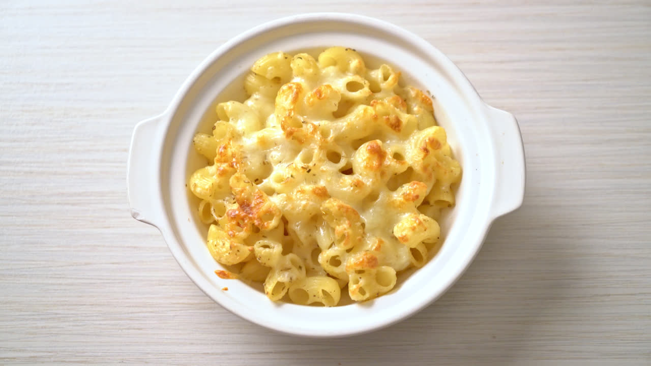 맥 앤 치즈, 치즈 소스의 마카로니 파스타 - 아메리칸 스타일