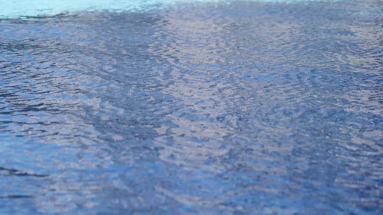 물체 를 가로질러 움직이는 부드러운 파도