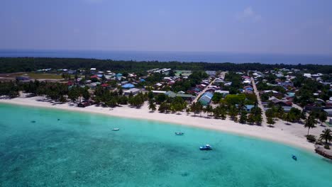 Luftaufnahmen-Einer-Kleinen-Inselstadt-Auf-Den-Malediven